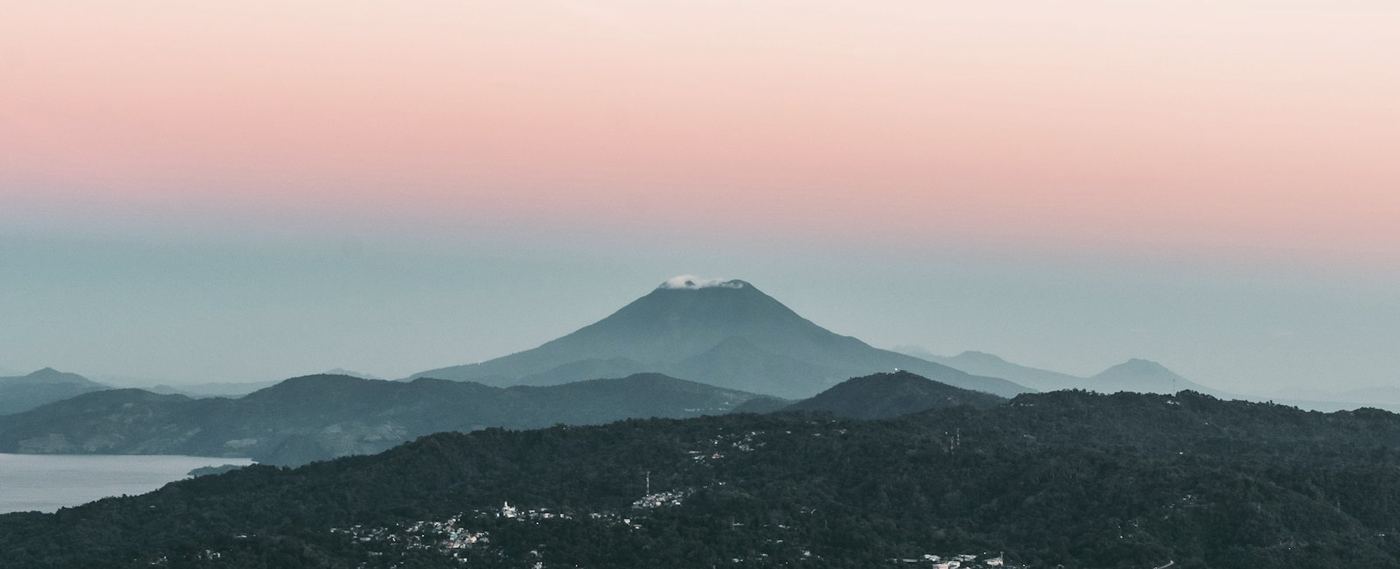 Volcanes de El Salvador al amanecer